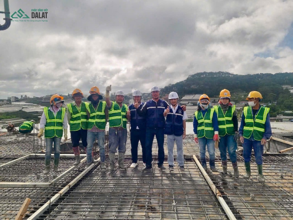 Đội thợ thi công nội thất gỗ kinh nghiệm 10+ năm