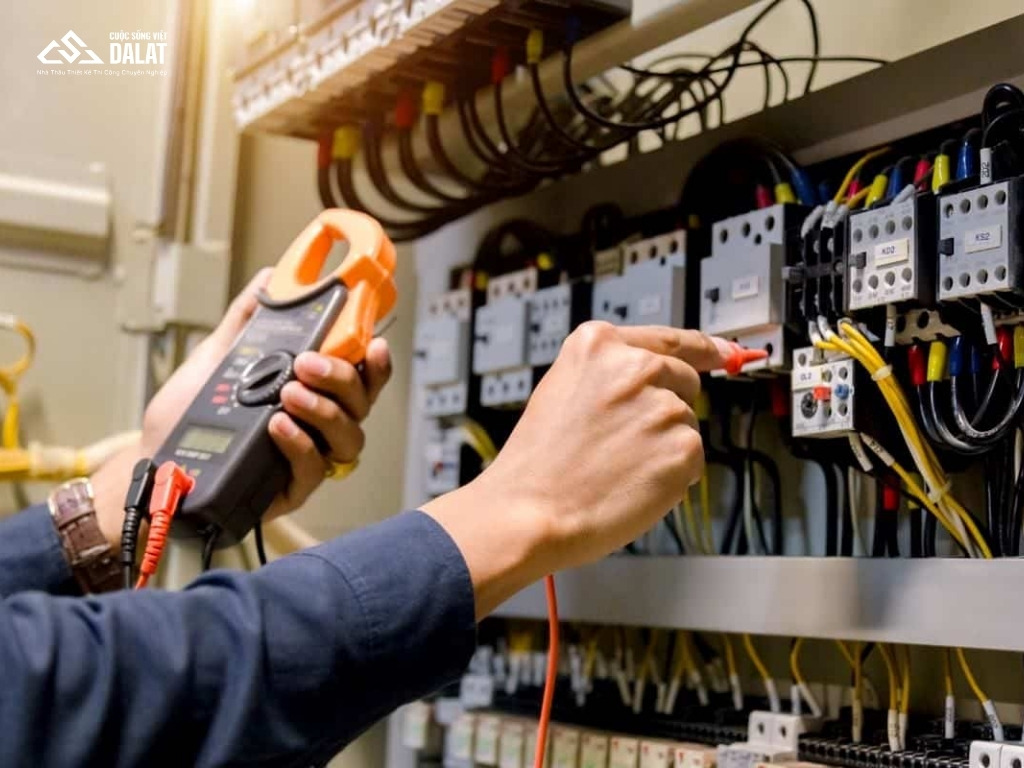 Lý do hàng đầu cho thấy bạn cần biết cách kiểm tra dây điện âm tường bị chập
