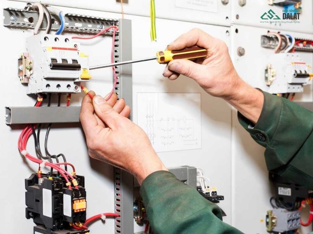 Cách kiểm tra dây điện âm tường bị chập và các mối nguy hiểm tiềm ẩn