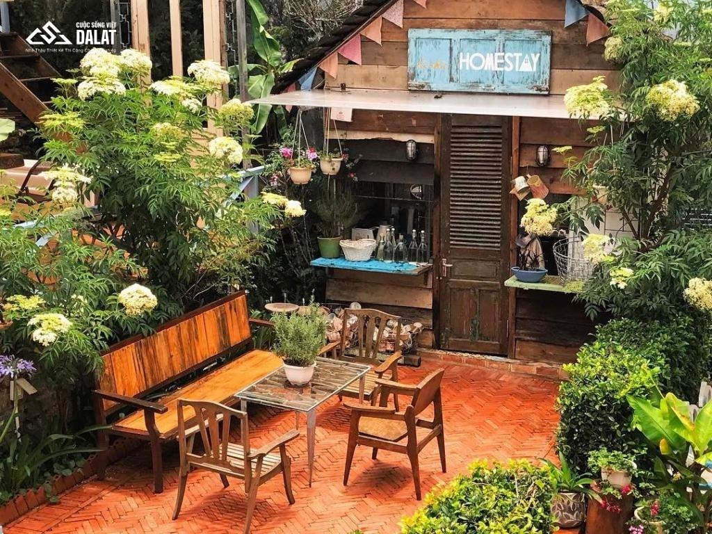 Mẫu homestay có sân vườn rộng cực xanh mát