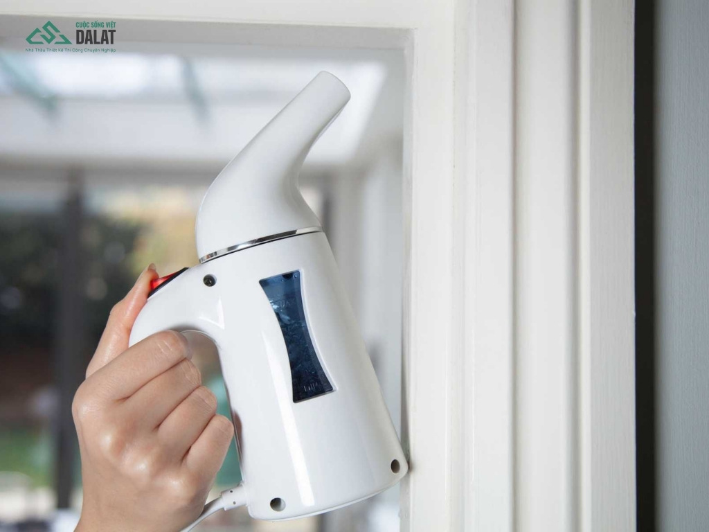 Cách dọn cửa và vách kính mới xây