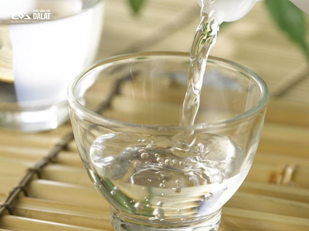 Cách trị rêu ở sân bằng muối và giấm