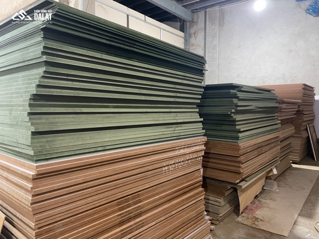 Gỗ lõi xanh Thái Lan có mấy loại?