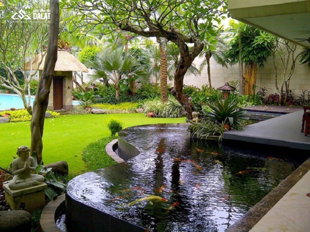 Sân vườn nhà phố đẹp phong cách Châu Âu