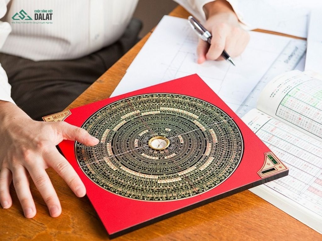 Ai nên mượn tuổi để thực hiện cách hóa giải Hoang Ốc khi làm nhà?